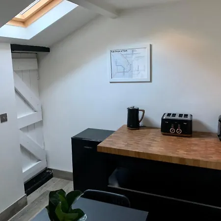 Modern, Self Contained Annex With Free Parking York