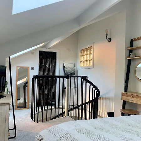 Modern, Self Contained Annex With Free Parking York