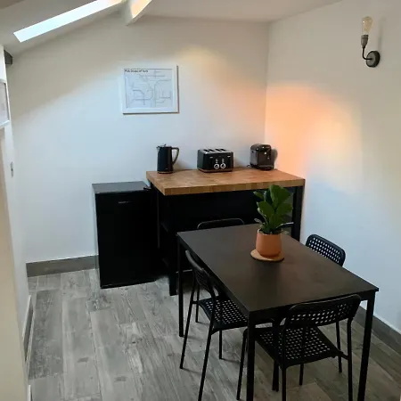 Modern, Self Contained Annex With Free Parking * York
