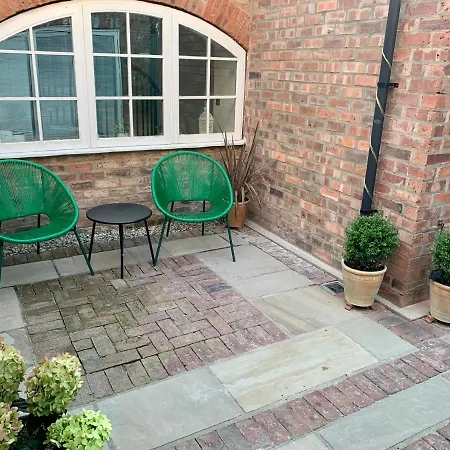 Modern, Self Contained Annex With Free Parking * York