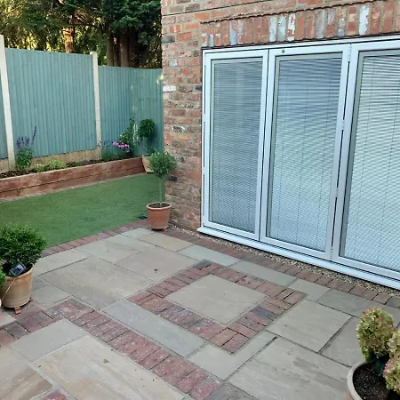Modern, Self Contained Annex With Free Parking Lejlighed