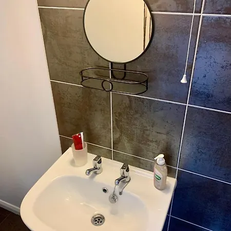 Apartment Modern, Self Contained Annex With Free Parking